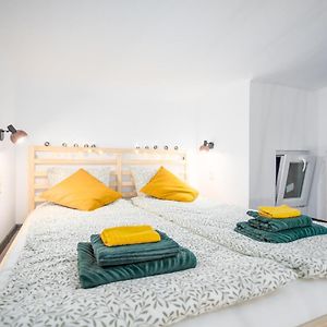 Green Goblin Apartment With Free Private Parking